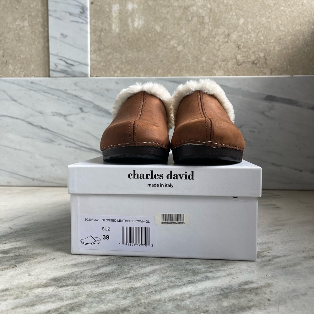 Charles David Brown Mules with Cream Fur Trim - Picture 4 of 5